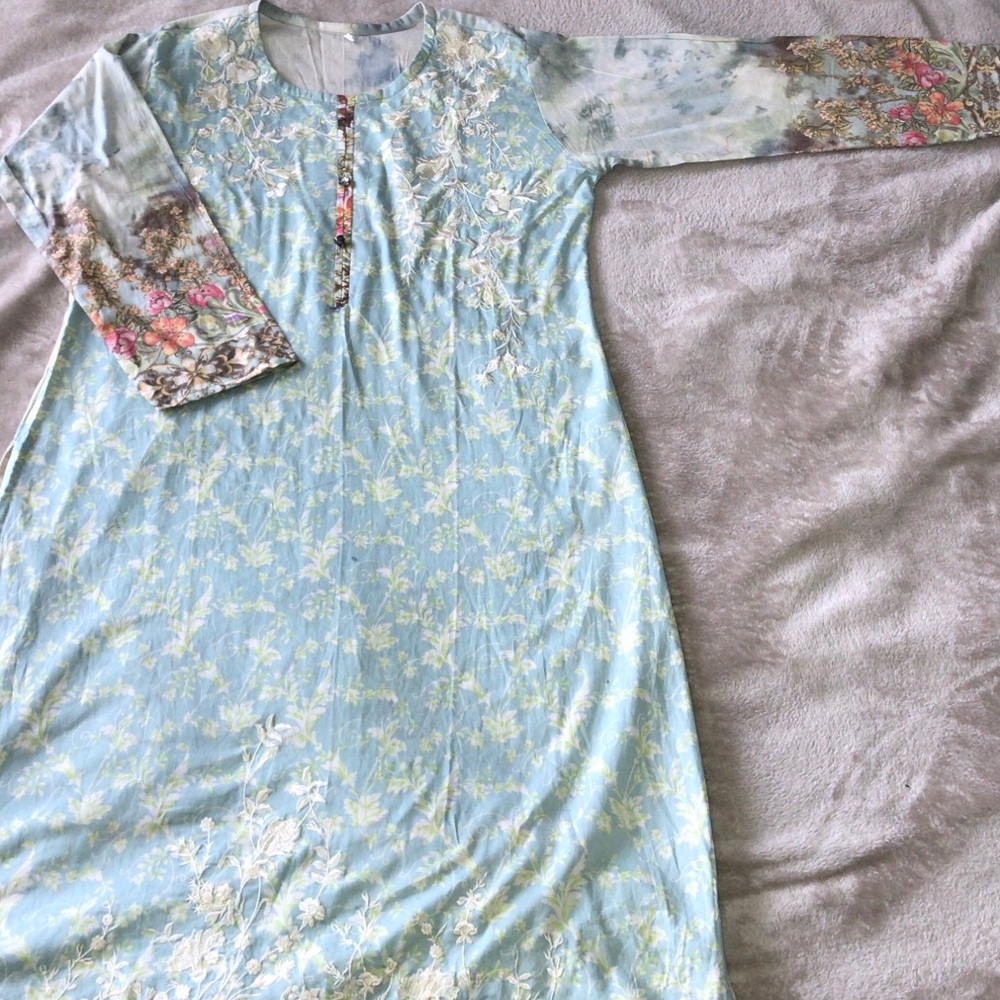 Pakistani-style brilliant floral pattern Churidar